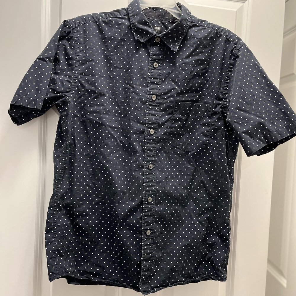 Shirt – by Uniqlo Size M, dotted, short sleeve button down style